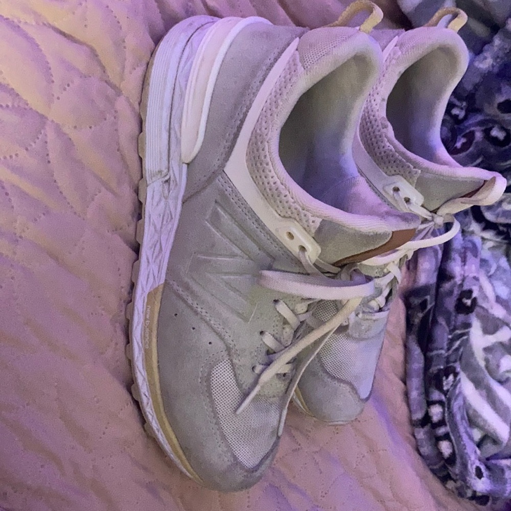 good condition. few stains but can be washed